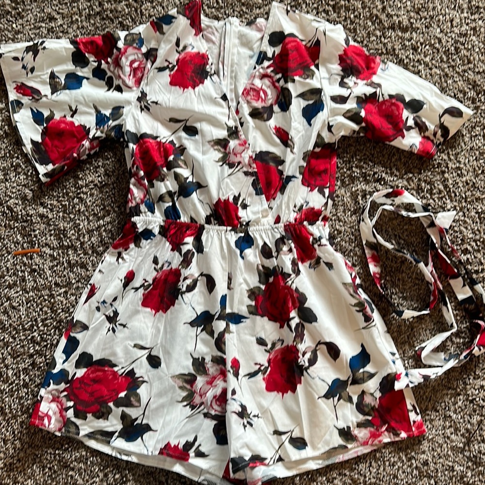 Women’s size medium romper Brand New no tags